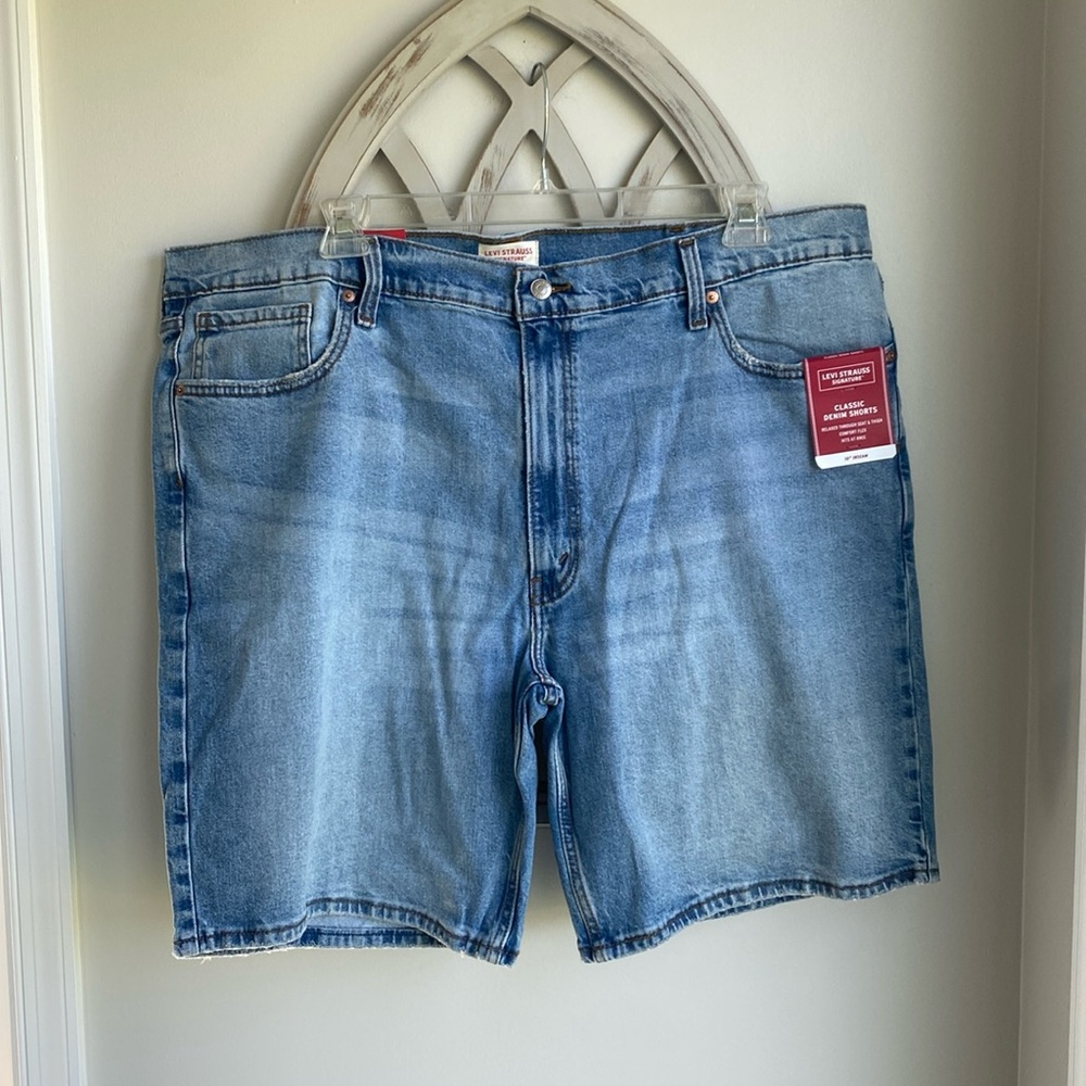 Levi Strauss Signature Men's Classic Denim Shorts 10” Inseam size 44 NWT